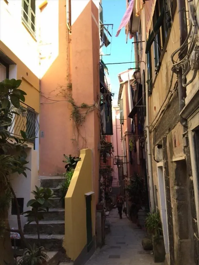 Ludovica Studio - Backpackers House Vernazza 0*,  Italia