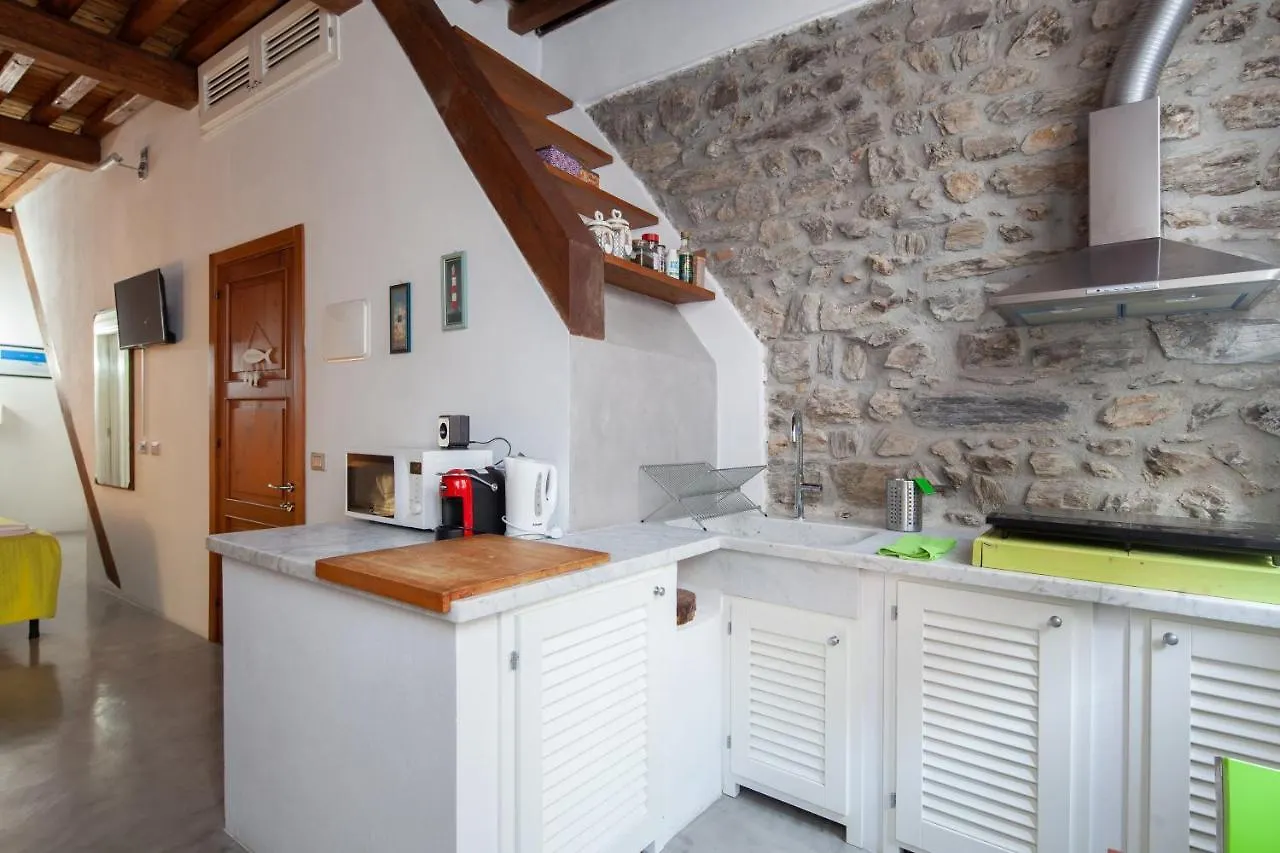 Ludovica Studio - Backpackers House Vernazza 0*,